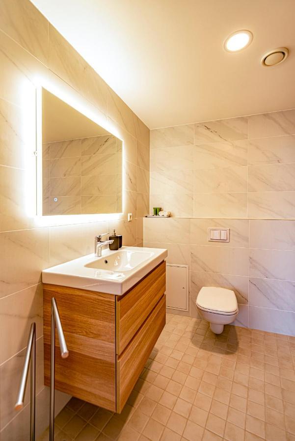 Artisa Riia Str 22A Luxury Apartment Tartu Esterno foto