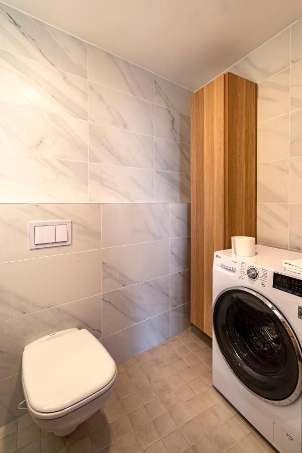Artisa Riia Str 22A Luxury Apartment Tartu Esterno foto